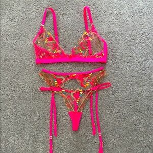 listing-status-banner